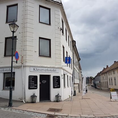 Bruk Klaververkstedet for pianostemming og reparasjon for langvarig lydkvalitet